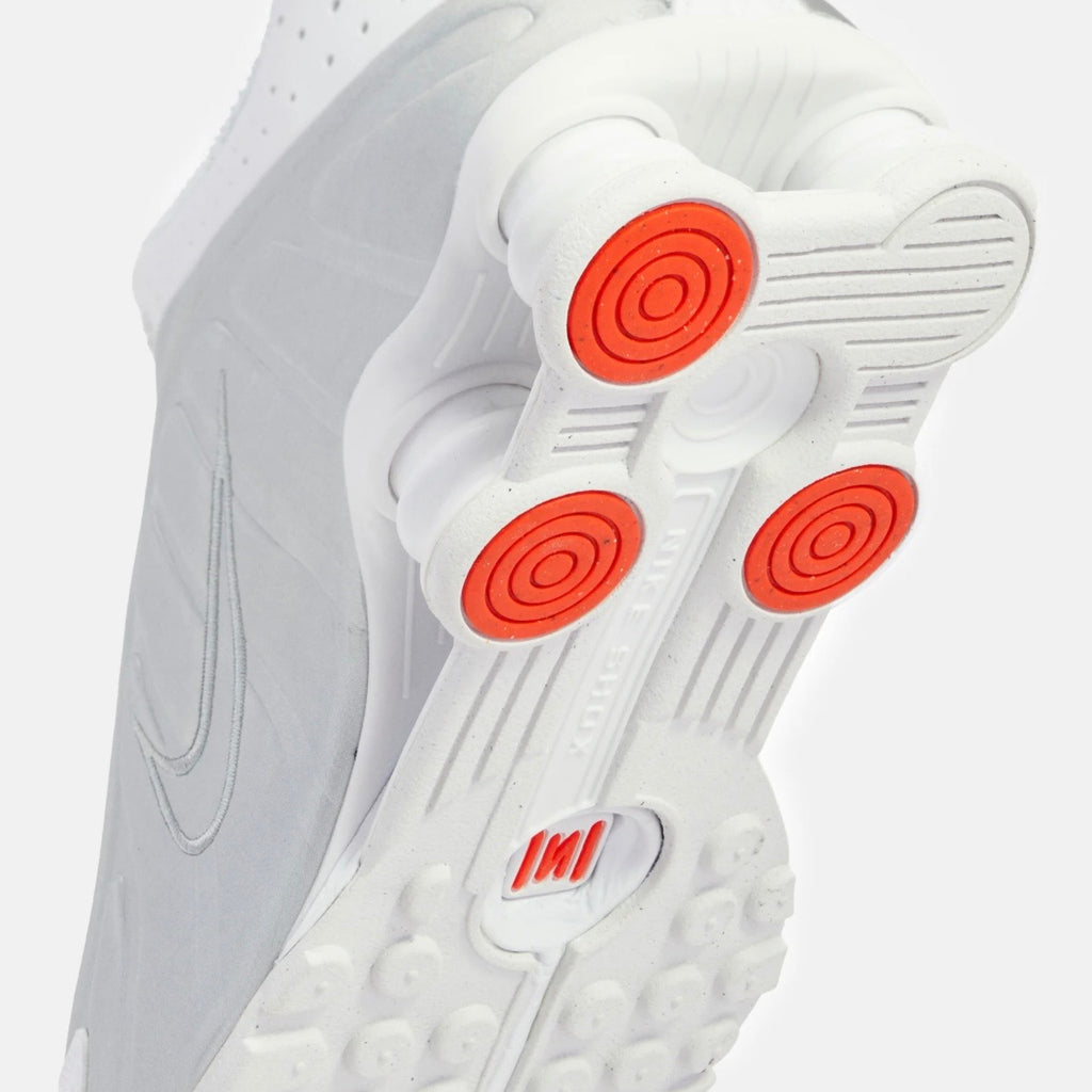 Nike Shox R4 metallic silver