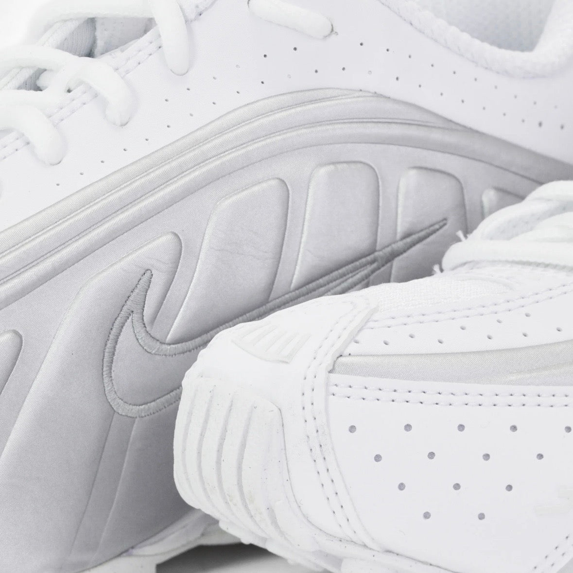 Nike Shox R4 metallic silver